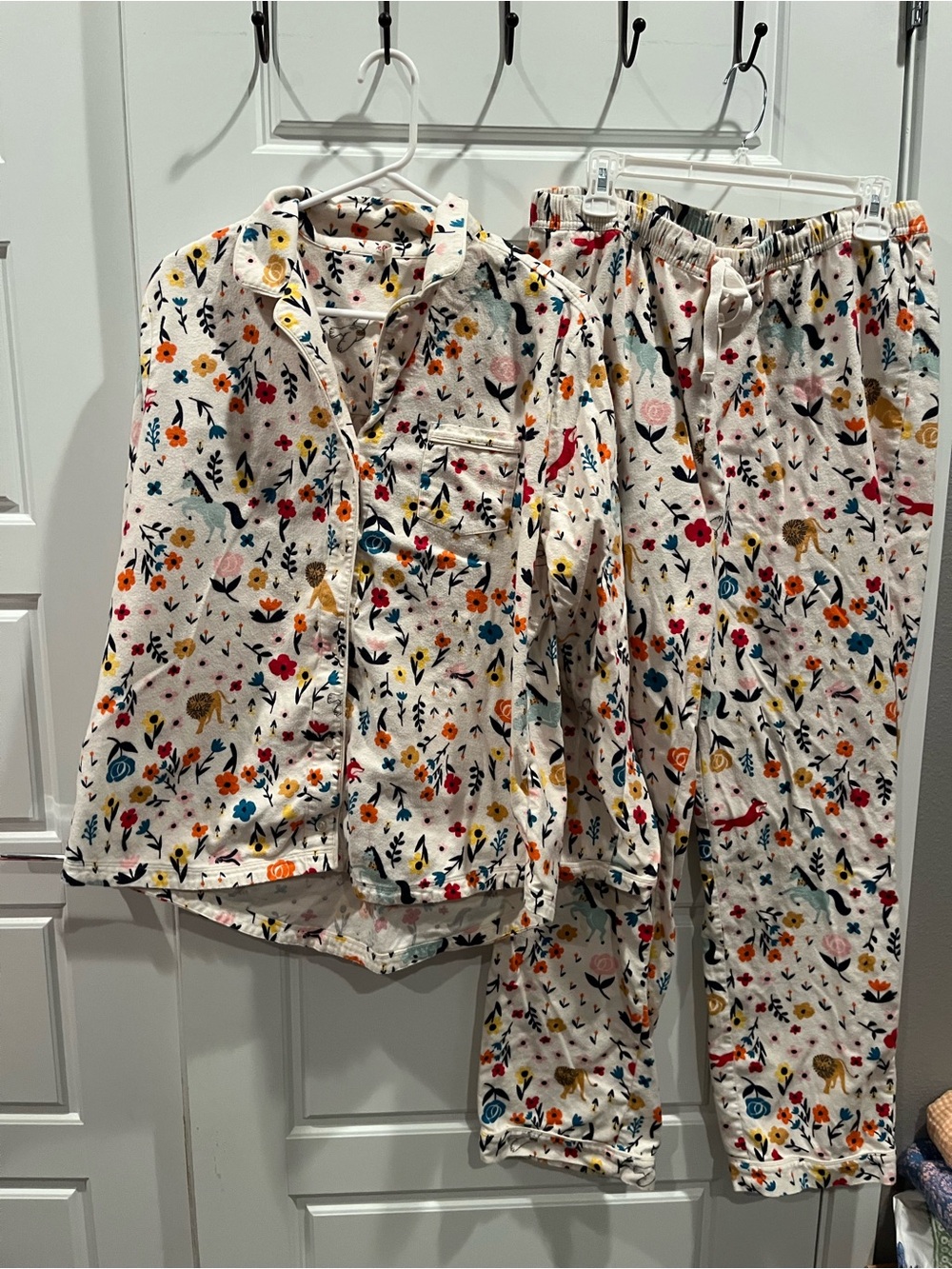 Hanna Andersson Cream Floral Print Pajama Set with Multicolor Flowers